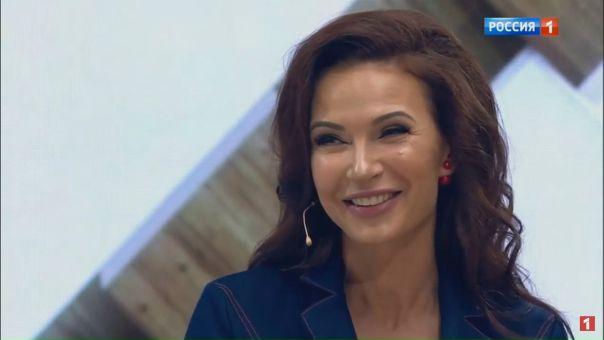Эвелина Бледанс призналась, что по прежнему пытается вернуть мужа!