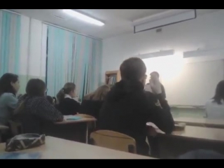 Дети в школе поют песню «Дядя Вова, мы с тобой» Краснодар