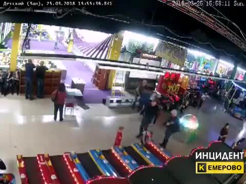 Фото: Экспертизу причин возгорания ТЦ