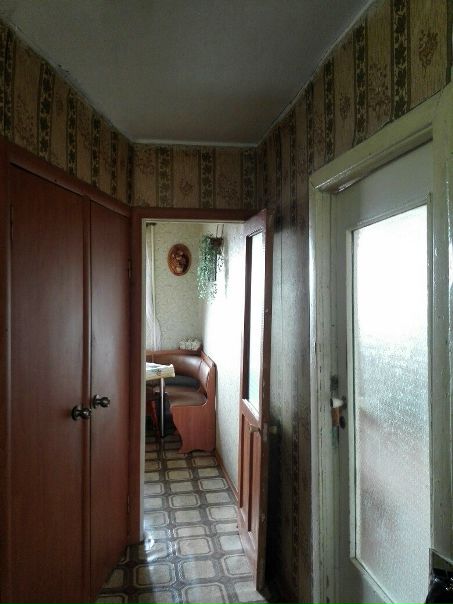 СОБСТВЕННИК! ДО МОРЯ 7 МИН ПЕШКОМ,СЕВАСТОПОЛЬ<br>Продается трехкомнатная квартира в Любимовке на 4-м этаже 5-ти этажного дома и состоит из 3-х комнат жилой площадью 48,2 кв.м, в том числе: 1-я комната 16,8 кв.м, 2-я комната 14,1 кв.м, 3-я комната 17,3 кв.м, кухня 6,2 кв.м, ванная комната 2 кв.м, уборная 0,8 кв.м, коридора 4,5 кв.м, встроенного шкафа 0,3 кв.м, балконом 1,2 кв.м. Общая площадью квартиры 62,8 кв.м. Материал внешних стен из блоков пыльного известняка, материал перекрытий железобетон. Квартира чистая, сухая, теплая. Спальный район на берегу моря. До песочного пляжа 7 минут пешком, до остановки 5 минут. Возле дома оборудованная детская площадка. В шаговой доступности - школа, детсад, аптека, магазины, почта. <br>ЦЕНА 4900 000 РУБ - фото Фото: СОБСТВЕННИК! ДО МОРЯ 7 МИН ПЕШКОМ,СЕВАСТОПОЛЬ<br>Продается трехкомнатная квартира в Любимовке на 4-м этаже 5-ти этажного дома и состоит из 3-х комнат жилой площадью 48,2 кв.м, в том числе: 1-я комната 16,8 кв.м, 2-я комната 14,1 кв.м, 3-я комната 17,3 кв.м, кухня 6,2 кв.м, ванная комната 2 кв.м, уборная 0,8 кв.м, коридора 4,5 кв.м, встроенного шкафа 0,3 кв.м, балконом 1,2 кв.м. Общая площадью квартиры 62,8 кв.м. Материал внешних стен из блоков пыльного известняка, материал перекрытий железобетон. Квартира чистая, сухая, теплая. Спальный район на берегу моря. До песочного пляжа 7 минут пешком, до остановки 5 минут. Возле дома оборудованная детская площадка. В шаговой доступности - школа, детсад, аптека, магазины, почта. <br>ЦЕНА 4900 000 РУБ