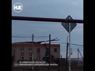 В Самарской области от сильных порывов ветра у дома культуры сорвало крышу