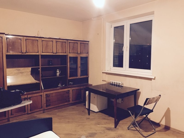 Фото: Сдам комнату (20 кв. м.) в трёхкомнатной квартире гражданину РФ, мужчине славянской наружности. Пять мин. от м. Речной вокзал. Рядом парк, речной порт. Консьерж. 15-ый этаж 16-этажного кирпичного дома. Кровать, интернет, холодильник, стиральная машина. 21 тыс. рублей. За ЖКХ денег не беру. Собственник. Тел. 8 903 751 18 77, Алина. <br>______________ <br>ВНИМАНИЕ: данное объявление размещено по просьбе собственника, все вопросы по указанному телефону