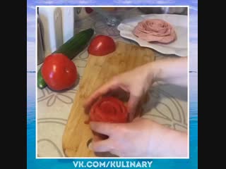 Делаем розочки из помидоров. Сметается в мгновение ока! Рекомендую.