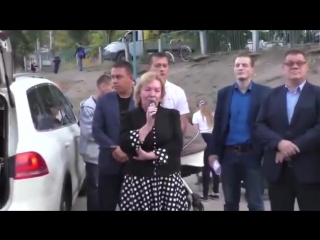Народ встал на защиту директора школы Людмилы Петровны Шишкиной