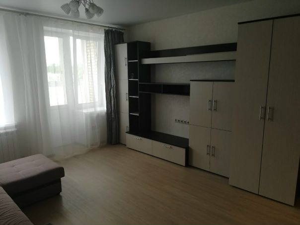 Фото: Квартира студия в г.п Красково дер. Марусино 77кор.13, 27 кв.м на длительный срок, с отличным ремонтом. 17 тыс.+17 залог (можно разбить на 2 месяца), интернет оплачен до октября, далее оплачивается арендаторами. Стиральная машина, стол стулья, посуда дня индукционной плиты приобретается нами. Транспортная доступность до станции 