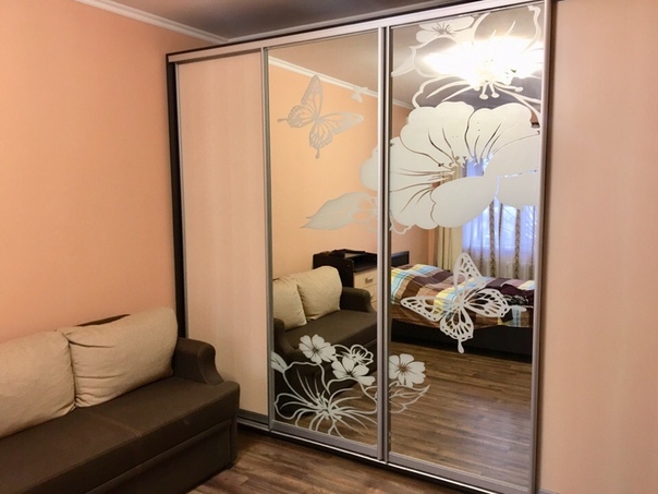 Продам 1 -комнатную квартиру на Проспекте Победы. <br>Симферополь<br>Квартира теплая, фасад утеплен. <br>Общая площадь-34,6, комната 17,5, кухня- 6 . Санузел совмещенный. <br><br>Красивые решётки, пластиковые окна, кондиционер 9 инверторный. Бойлер на 50 литров. Телевизор с 3д с интернетом. Электро проводка вся новая- медная, дверь входная бронированная.<br><br>Квартира продается со всей мебелью. <br>Состояние - дорогой свежий евроремонт, новая мебель, заходи и живи. <br><br>Замечательная Инфраструктура: магазины, школы, детсады, аптеки, рынок, транспортная развязка в любой конец города. <br><br>Документы РФ, готовы к продаже. - фото Фото: Продам 1 -комнатную квартиру на Проспекте Победы. <br>Симферополь<br>Квартира теплая, фасад утеплен. <br>Общая площадь-34,6, комната 17,5, кухня- 6 . Санузел совмещенный. <br><br>Красивые решётки, пластиковые окна, кондиционер 9 инверторный. Бойлер на 50 литров. Телевизор с 3д с интернетом. Электро проводка вся новая- медная, дверь входная бронированная.<br><br>Квартира продается со всей мебелью. <br>Состояние - дорогой свежий евроремонт, новая мебель, заходи и живи. <br><br>Замечательная Инфраструктура: магазины, школы, детсады, аптеки, рынок, транспортная развязка в любой конец города. <br><br>Документы РФ, готовы к продаже.