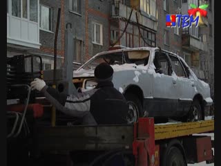 Неходовое авто. Брошенные и пришедшие в негодность автомобили увозят в утиль.