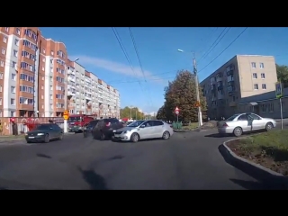 Дтп на улице Энгельса в Чебоксарах