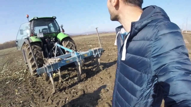 Приставы чуть не лишили фермера двух тракторов и двух комбайнов Приставы чуть не лишили фермера двух тракторов и двух комбайнов
