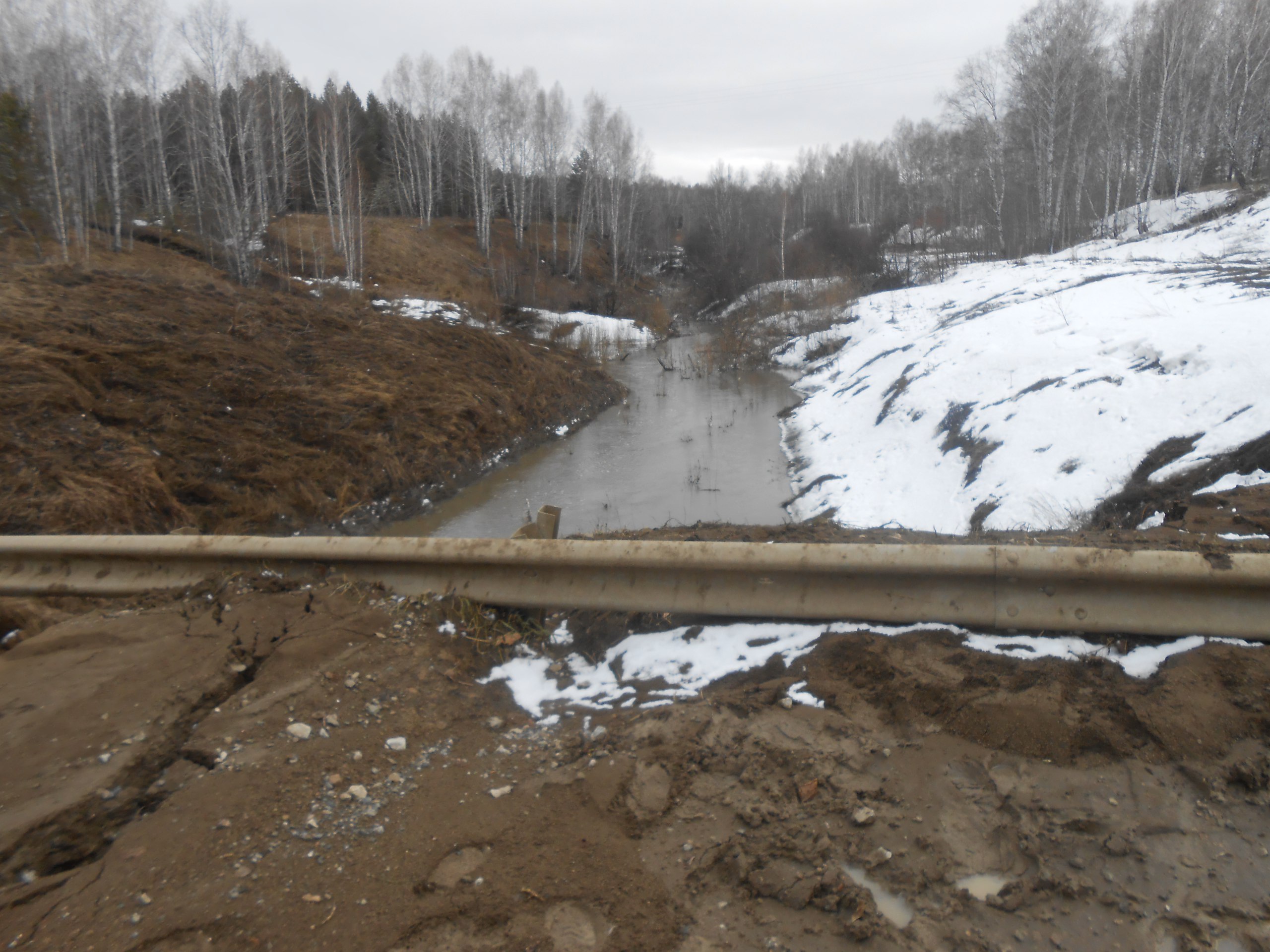 На севере Омской области талые воды разрушили дорогу до 7 деревень На севере Омской области талые воды разрушили дорогу до 7 деревень