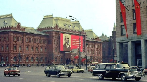 Чайка и Волга в кузове универсал - большая редкость.