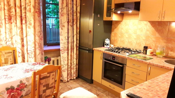 Сдам комнату 22м2 в центре Москвы на долгий срок для одного человека<br>цена 24 800 м Маяковская 8 мин пешком<br>Максим Тел +7 (916) 7875183<br><br>Это современная молодежная 3х комнатная квартира с отличным ремонтом, дорогой итальянской мебелью в классическом стиле<br><br>Это 3х комнатная квартира. В остальных комнатах проживают позитивные и спокойные девушки и интеллигентные парни. Чем занимаются соседи – ресторан, гостиничное дело, криптовалюта<br><br>Основные правила в квартире – тишина и порядок, все уважают покой друг друга и чистоту. В квартире дружеская и спокойная атмосфера<br><br>В комнате теплые батареи, хороший ремонт и высокие потолки. Кухня с большим холодильником и всей необходимой посудой, свч, чайник и быстрый вай фай во всей квартире, большое количество полок и шкафов для одежды, стиральная машина<br><br>Плюсы – вы экономите на жилье, вам не нужно платить комиссию агенту и 100% залог, все соседи постоянно работают и ощущение, что вы живёте одна в квартире, общение с новыми интересными людьми<br><br>Цена комнаты 24 800р за первый месяц (первый месяц скидка 1000р) со второго и последующие месяцы 25 800р<br>без комиссии<br>Максим 8 916 7875183 - фото Фото: Сдам комнату 22м2 в центре Москвы на долгий срок для одного человека<br>цена 24 800 м Маяковская 8 мин пешком<br>Максим Тел +7 (916) 7875183<br><br>Это современная молодежная 3х комнатная квартира с отличным ремонтом, дорогой итальянской мебелью в классическом стиле<br><br>Это 3х комнатная квартира. В остальных комнатах проживают позитивные и спокойные девушки и интеллигентные парни. Чем занимаются соседи – ресторан, гостиничное дело, криптовалюта<br><br>Основные правила в квартире – тишина и порядок, все уважают покой друг друга и чистоту. В квартире дружеская и спокойная атмосфера<br><br>В комнате теплые батареи, хороший ремонт и высокие потолки. Кухня с большим холодильником и всей необходимой посудой, свч, чайник и быстрый вай фай во всей квартире, большое количество полок и шкафов для одежды, стиральная машина<br><br>Плюсы – вы экономите на жилье, вам не нужно платить комиссию агенту и 100% залог, все соседи постоянно работают и ощущение, что вы живёте одна в квартире, общение с новыми интересными людьми<br><br>Цена комнаты 24 800р за первый месяц (первый месяц скидка 1000р) со второго и последующие месяцы 25 800р<br>без комиссии<br>Максим 8 916 7875183
