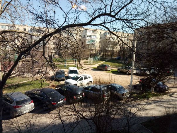 Сдается длительно, без выселения и поднятия цены на лето, 2к квартира на Юмашева,22. 2/5эт. Квартира частично меблирована, есть большая гардеробная, холодильник, стиральная машина,телевизор, проведен интернет. Горячая вода -газовая колонка.<br>Цена 25 тыс.+коммуналка.<br>Телефон: +7(978)767-97-84 Анна хозяйка.<br>Фото: - фото Фото: Сдается длительно, без выселения и поднятия цены на лето, 2к квартира на Юмашева,22. 2/5эт. Квартира частично меблирована, есть большая гардеробная, холодильник, стиральная машина,телевизор, проведен интернет. Горячая вода -газовая колонка.<br>Цена 25 тыс.+коммуналка.<br>Телефон: +7(978)767-97-84 Анна хозяйка.<br>Фото: