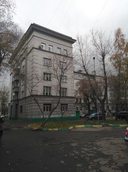 Фото: Собственник <br>Сдам комнату 20мкв <br>САО, мцк лихоборы 10 мин пешком, м петровско-разумовская, м водный стадион 20 мин автобусом <br>4к квартира адекватные соседи <br>не бабушкин вариант, свежий кап ремонт всей кв, стеклопакеты, есть стиралка и холодильник, раздельный су <br>в комнате диван раскладной и кровать <br>20тыс руб + свет по счетчику (около 600р в мес)