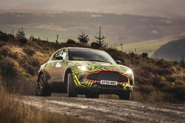 Aston Martin опубликовал фотографии своего первого кроссовера. Британская марка также официально подтвердила название новой модели: серийная версия будет называться DBX.Компания Aston Martin