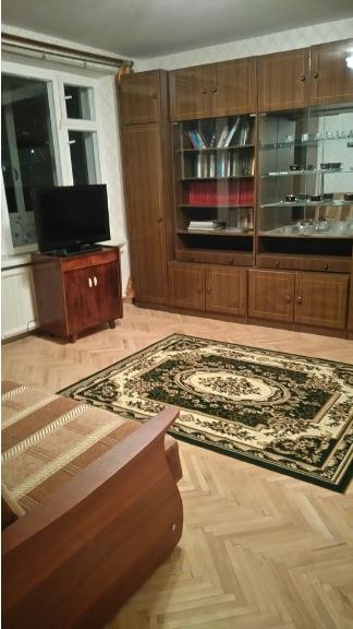 СДАЕТСЯ ОТЛИЧНАЯ КОМНАТА ! ! !<br>ПЕТЕРГОФСКОЕ ш.д.21 к.3. Метро АВТОВО- 8 мин. маршруткой. СПб.<br>Этаж 9/15. Площадь комнаты 12, кухня 12 метров.<br>Евро ремонт. В комнате диван, кресло, тв, шкаф зеркальный, журнальный стол, комод. ВСЯ МЕБЕЛЬ СОВРЕМЕННАЯ. Стеклопакеты. Холодильник и стиралка есть. Кухня встройка+мягкий уголок, кухня просторная!! С/у раздельный в кафеле.<br>ЦЕНА 10500.<br>Все фото здесь - фото Фото: СДАЕТСЯ ОТЛИЧНАЯ КОМНАТА ! ! !<br>ПЕТЕРГОФСКОЕ ш.д.21 к.3. Метро АВТОВО- 8 мин. маршруткой. СПб.<br>Этаж 9/15. Площадь комнаты 12, кухня 12 метров.<br>Евро ремонт. В комнате диван, кресло, тв, шкаф зеркальный, журнальный стол, комод. ВСЯ МЕБЕЛЬ СОВРЕМЕННАЯ. Стеклопакеты. Холодильник и стиралка есть. Кухня встройка+мягкий уголок, кухня просторная!! С/у раздельный в кафеле.<br>ЦЕНА 10500.<br>Все фото здесь