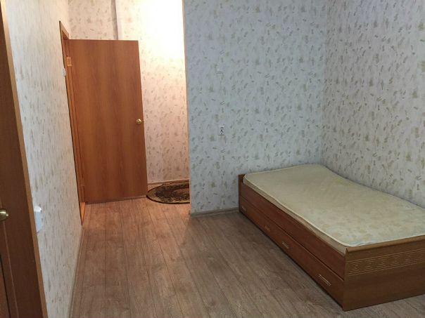 Фото: Сдам 1комнатную квартиру ,в квартире имеется кровать ,на кухне есть холодильник , стол,электроплитка,в ванной имеется стиральная машинка,лоджия полностью остеклённая ,дверь железная. <br>Так же есть счётчики на горячую и холодную воду , терморегуляторы ,территория вокруг дома загорожена ,имеются автоматические ворота для въезда,есть детская площадка. <br>Москва <br>Мурановская улица, 13 <br>Алтуфьево 11 минут пешком <br>Бибирево 14 минут пешком <br>телефон:89251175719 <br>цена:20000