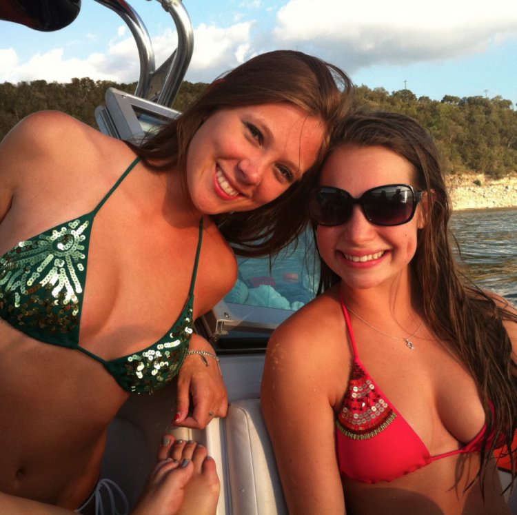 Teen with perfect boobs on ensebox