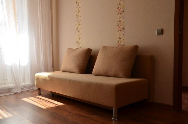 1 комн квартира, Люберцы <br>32 кв.м, 7й этаж.<br>Ул Вертолётная, д. 18<br><br>Большая кухня 10 кв.м, комната 14 кв.м, большая ванная комната.<br>В комнате балкон.<br>Новый ремонт<br>Мебель вся новая, никаких бабушкиных комодов и шкафов.<br>Окна выходят во двор<br>20 000 + залог + коммунальные по платежкам<br><br>Сдам на длительное проживание одному или семье с привязкой к нашему району или ближайшим.<br>Если вы работаете на Севере Москвы, не рассматривайте данный вариант.<br>Посмотрите самостоятельно, пожалуйста, на карте расположение дома и какое метро рядом! Сколько добираться до метро.<br><br>Все вопросы: 8-926-009-00-15 - фото Фото: 1 комн квартира, Люберцы <br>32 кв.м, 7й этаж.<br>Ул Вертолётная, д. 18<br><br>Большая кухня 10 кв.м, комната 14 кв.м, большая ванная комната.<br>В комнате балкон.<br>Новый ремонт<br>Мебель вся новая, никаких бабушкиных комодов и шкафов.<br>Окна выходят во двор<br>20 000 + залог + коммунальные по платежкам<br><br>Сдам на длительное проживание одному или семье с привязкой к нашему району или ближайшим.<br>Если вы работаете на Севере Москвы, не рассматривайте данный вариант.<br>Посмотрите самостоятельно, пожалуйста, на карте расположение дома и какое метро рядом! Сколько добираться до метро.<br><br>Все вопросы: 8-926-009-00-15