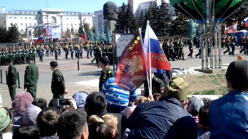 9 мая парад на площади советов.