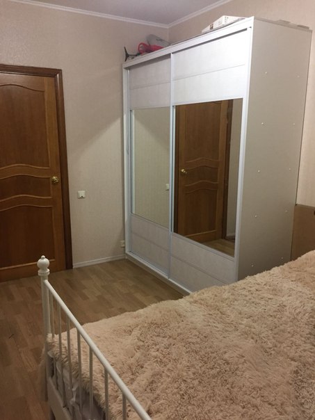 Фото: Ищем девушку до 30 лет в изолированную комнату в 2-х комнатной квартире. <br>От метро Жулебино 8 минут пешком.<br>В соседней комнате проживают 2 девушки с кастрированным котом.<br>16 т. Руб в месяц + коммуналка. Депозит 8 т. Руб. <br>Без комиссий и агентских.<br>Заезд 12.05<br><br>За подробностями в ЛС