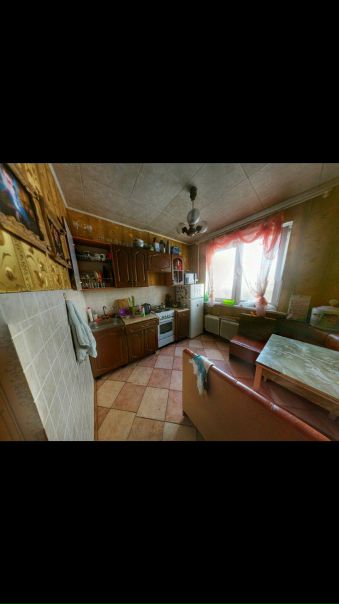 Сдается комната в удобной 3-х комнатной квартире!<br>Со всей техникой, мебелью и wifi.<br>7 мин от м. Текстильщики. Чистый ремонт. <br>В комнате большой удобный трехспальный диван, шкаф, 2 столика,трюмо, комод, застекленный балкон + аквариум если понравится. Живут один парень и 2 девушки. <br>Цена 18500р. <br>БЕЗ комиссий! <br>Звоните скорей, а лучше пишите - 89152443773<br> Zakvich - фото Фото: Сдается комната в удобной 3-х комнатной квартире!<br>Со всей техникой, мебелью и wifi.<br>7 мин от м. Текстильщики. Чистый ремонт. <br>В комнате большой удобный трехспальный диван, шкаф, 2 столика,трюмо, комод, застекленный балкон + аквариум если понравится. Живут один парень и 2 девушки. <br>Цена 18500р. <br>БЕЗ комиссий! <br>Звоните скорей, а лучше пишите - 89152443773<br> Zakvich