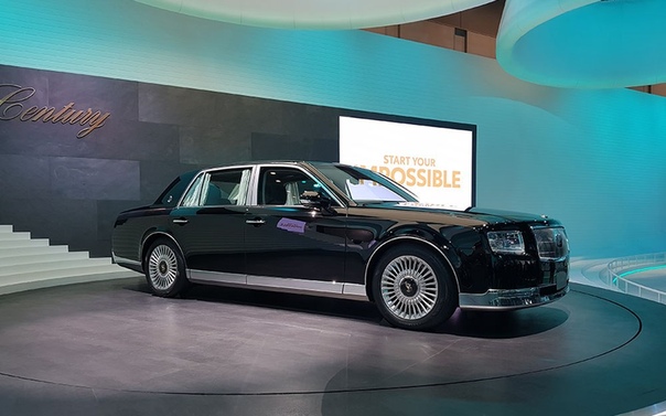 Японский Rolls-Royce или Toyota Century III За полвека модель Century изменялась всего 3 раза, и последний случился недавно на презентации в Токийском автосалоне! Как и прежде, Century не будет