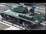В Саратове школьникам настолько скучно, что они по частям разбирают танки. Два приятеля сначала залезли на памятник ИС-2, а пото