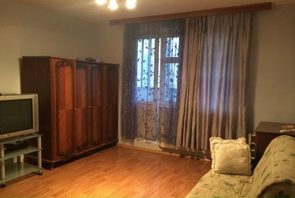 м. Орехово/Шипиловский проезд, 41к1 <br>Стоимость 29.000 <br>Звоните 8-925-408-29-59 <br>Сдам на длительный срок однокомнатную квартиру 38м. Комната 20, кухня 8, санузел раздельный. 2 балкона (один застеклен), мебель (двуспальная кровать, шкаф, диван), холодильник, стиральная машина, пылесос, гладильная доска, сушилка напольная для белья, аэрогриль. Окна во двор. Развитая инфраструктура: супермаркеты в шаговой доступности, фитнес-центр. Оплата электричества и воды по счетчикам. Интернет 400 р. в месяц. - фото Фото: м. Орехово/Шипиловский проезд, 41к1 <br>Стоимость 29.000 <br>Звоните 8-925-408-29-59 <br>Сдам на длительный срок однокомнатную квартиру 38м. Комната 20, кухня 8, санузел раздельный. 2 балкона (один застеклен), мебель (двуспальная кровать, шкаф, диван), холодильник, стиральная машина, пылесос, гладильная доска, сушилка напольная для белья, аэрогриль. Окна во двор. Развитая инфраструктура: супермаркеты в шаговой доступности, фитнес-центр. Оплата электричества и воды по счетчикам. Интернет 400 р. в месяц.