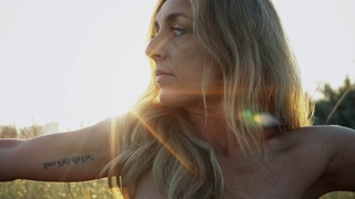 Doria | This is why I teach Naked Yoga