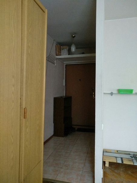 Фото: Сдаётся 1 комнатная квартира. 10-12мин. пешком от м.Кузьминки,Текстильщики(Окская ул. Д.4, корп.2).<br>3 этаж в 5ти этажном доме. Окна выходят во двор. Тихо, спокойно.Соседи адекватные. Рядом вся инфраструктура: магазины и т.п. В 100 метрах остановка общественного транспорта(маршрутки до Ашана,Мега Белая дача, м.кузьминки) Недалеко ПКиО Кузьминки.<br>Есть все необходимое для проживания.<br>Сдаётся на длительный срок.<br>Только славяне.<br>Стоимость 32тыс. руб/мес.<br>+ вода и электричество по счётчикам.<br>+Залог 100%(возможно по частям)<br>Собственник.<br>Посредников и 