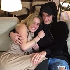 Watching movies with bae Vs. with best friends w/ Amanda Cerny, Arantza, Neels Visser, Inanna