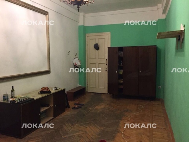 Сдается большая комната в трёшке 25кв.м.<br>Старинный дом памятник архитектуры. <br>В соседях парень, девочка и собака) <br>Съезжает наш сосед, комната свободна с 21 декабря. <br>В комнате остается все, что есть. <br>Пешком от метро Бауманская 15 минут, на трамвае 4 остановки. <br>От дома ходят трамваи до Курской, Бауманской, Красных ворот, Римской и Авиамоторной. <br>Прямо за домом Лефортовский парк. <br>Мы едим мясо, курим на кухне и иногда, можем немного пошуметь) <br>По стоимости 20000, уже с к.у. и интернетом, + залог 15000 - фото Фото: Сдается большая комната в трёшке 25кв.м.<br>Старинный дом памятник архитектуры. <br>В соседях парень, девочка и собака) <br>Съезжает наш сосед, комната свободна с 21 декабря. <br>В комнате остается все, что есть. <br>Пешком от метро Бауманская 15 минут, на трамвае 4 остановки. <br>От дома ходят трамваи до Курской, Бауманской, Красных ворот, Римской и Авиамоторной. <br>Прямо за домом Лефортовский парк. <br>Мы едим мясо, курим на кухне и иногда, можем немного пошуметь) <br>По стоимости 20000, уже с к.у. и интернетом, + залог 15000