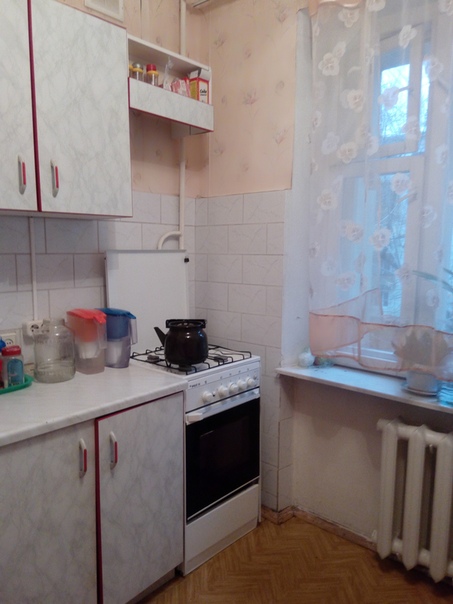 Фото: Метро Нагатинская <br>От собственника, без депозита. <br>9.000 руб ( вместе с коммуналкой). <br>Сдам часть комнаты женщине русской, возраст 30-50 лет, без вредных привычек. Платежеспособной, работающую графиком 5/2(суббота, воскресенье выходные) . Квартира находится в пошаговой доступности от метро (10-12 мин.)Очень теплая, уютная, комнаты изолированы. Есть все для комфортного проживания: Холодильник, телефон, стиральная машина,застекленный балкон.Рядом с домом магазины Пятерочка, Дикси, Перекток. <br>Сдается с 1 февраля. <br>Звоните 8-910-449-49-21Юлия