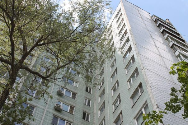 Без комиссии! Просторная , светлая квартира 20 мин пешком от м. Алтуфьево. ул. Белозерская, 5 . Второй этаж 16-ти этажного дома. 40 кв. метров, комната 19 кв.м. кухня 9 кв.м. Есть все необходимое для комфортного проживания. Сан.узел совмещенный, застекленный балкон из кухни, холодильник, стиральная машина, стеклокерамическая варочная панель, в комнате пластиковое окно, выделенная линия интернет, есть напольный кондиционер, полуторо-спальный раскладной диван и тахта. Возможность доукомплектования необходимой мебелью. Свет и вода по счетчикам. 27 тыс руб/ месяц. Возможность разбития депозита на 2 месяца. <br>Отвечу на все вопросы по телефону 8-916-8837816. Вадим - фото Фото: Без комиссии! Просторная , светлая квартира 20 мин пешком от м. Алтуфьево. ул. Белозерская, 5 . Второй этаж 16-ти этажного дома. 40 кв. метров, комната 19 кв.м. кухня 9 кв.м. Есть все необходимое для комфортного проживания. Сан.узел совмещенный, застекленный балкон из кухни, холодильник, стиральная машина, стеклокерамическая варочная панель, в комнате пластиковое окно, выделенная линия интернет, есть напольный кондиционер, полуторо-спальный раскладной диван и тахта. Возможность доукомплектования необходимой мебелью. Свет и вода по счетчикам. 27 тыс руб/ месяц. Возможность разбития депозита на 2 месяца. <br>Отвечу на все вопросы по телефону 8-916-8837816. Вадим
