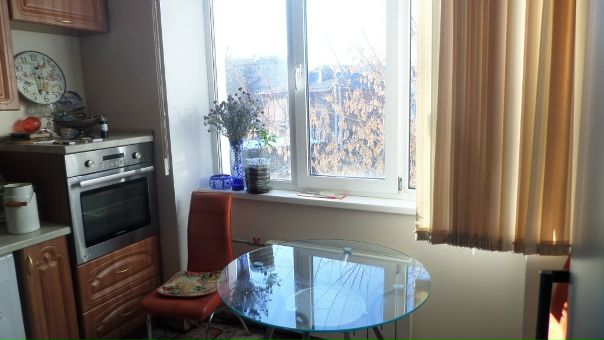 Адрес: г Иваново, пр-кт Ленина, д 67 <br>Тип предложения: Продам <br>Тип жилья: Вторичное жилье <br>Планировка: Полногабаритные <br>Количество комнат: 3 комнатная <br>Площадь (м2 ): 80,0 <br>Жилая площадь (м2 ): 59,0 <br>Площадь кухни (м2): 9,0 <br>Цена за м2: 44375 <br>Этаж: 3 этаж <br>Этажность здания: 4 этажа <br>Материал стен: Кирпичный <br>Санузел совмещен: Да <br>Возможна ипотека: Да <br>Цена: 3550000,0 <br>3/4 кирп., не угловая, отличный ремонт, большие вложения, дорогие материалы, точечные диодные светильники, новая электрика, подвесной потолок, окна ПВХ на разные стороны, ровные стены полы, усиленные перекрытия, трубы новые все, трубы отопления нерж., новая сантехника, дорогая мебель остаётся, изолир. большие 3 комнаты из 4-к., идеальная перепланировка узаконена. Не сквозной спокойный зелёный двор, места для парковки авто. Центр города, магазины, транспорт, инфраструктура. Заезжай, живи и радуйся. <br>За доп. плату могу предложить гараж<br>Тел.: +7(960)508-64-20 - фото Фото: Адрес: г Иваново, пр-кт Ленина, д 67 <br>Тип предложения: Продам <br>Тип жилья: Вторичное жилье <br>Планировка: Полногабаритные <br>Количество комнат: 3 комнатная <br>Площадь (м2 ): 80,0 <br>Жилая площадь (м2 ): 59,0 <br>Площадь кухни (м2): 9,0 <br>Цена за м2: 44375 <br>Этаж: 3 этаж <br>Этажность здания: 4 этажа <br>Материал стен: Кирпичный <br>Санузел совмещен: Да <br>Возможна ипотека: Да <br>Цена: 3550000,0 <br>3/4 кирп., не угловая, отличный ремонт, большие вложения, дорогие материалы, точечные диодные светильники, новая электрика, подвесной потолок, окна ПВХ на разные стороны, ровные стены полы, усиленные перекрытия, трубы новые все, трубы отопления нерж., новая сантехника, дорогая мебель остаётся, изолир. большие 3 комнаты из 4-к., идеальная перепланировка узаконена. Не сквозной спокойный зелёный двор, места для парковки авто. Центр города, магазины, транспорт, инфраструктура. Заезжай, живи и радуйся. <br>За доп. плату могу предложить гараж<br>Тел.: +7(960)508-64-20