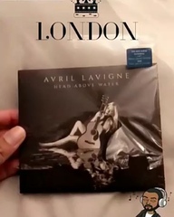 Avril Guadalajara Oficial on Instagram: “@makopapo mostró a @vidadefanavril la exclusiva de como luce el álbum por dentro, él es el primer fan en m...