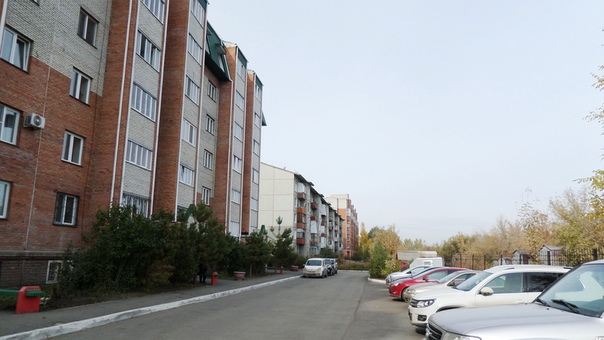 Фото: Собственник. Продам 1-комнатную квартиру по адресу: <br>ул. 2-я Барнаульская, 94 (Центральный район), общей площадью 31,9 кв.м. (кухня 7,9 кв.м; комната 16,4 кв.м). <br>Квартира расположена в кирпичном доме на 4 этаже 6-ти этажного дома. <br>В квартире произведен косметический ремонт. Окна ПВХ, металлическая дверь. <br>Есть балкон 1,6 кв.м. <br>Придомовая территория ограждена забором, в доме чистые подъезды, добрые соседи. <br>Дом в отличном техническом состоянии, 2008 года постройки. <br>В шаговой доступности магазины, учебные заведения, детские сады, остановки общественного транспорта. В 15-20 мин. ходьбы расположена почта и больница. <br>Цена: 1 460 тыс.руб. <br>Все вопросы можете задать в личном смс или позвонить по тел.: 89059213618