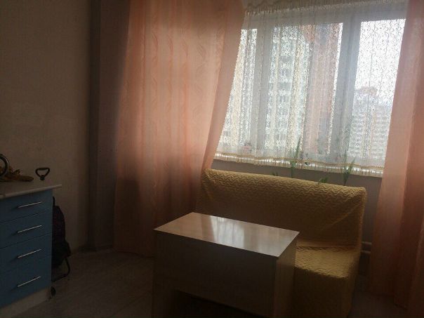 Сдаю комнату 15 м в своей новой светлой квартире одной работающей, спокойной девушке строго без в/п, гостей и ночного образа жизни. <br>Стоимость 15 тыс. <br>Находится в новом микрорайоне Бутово парк 1. От метро Бульвар Дмитрия Донского три остановки автобусами или маршрутками. Кухня 16м с большим эркером, все свеженькое и светленькое) мебель можно обсудить на месте. Можно срочно.<br> Гордиенко - фото Фото: Сдаю комнату 15 м в своей новой светлой квартире одной работающей, спокойной девушке строго без в/п, гостей и ночного образа жизни. <br>Стоимость 15 тыс. <br>Находится в новом микрорайоне Бутово парк 1. От метро Бульвар Дмитрия Донского три остановки автобусами или маршрутками. Кухня 16м с большим эркером, все свеженькое и светленькое) мебель можно обсудить на месте. Можно срочно.<br> Гордиенко
