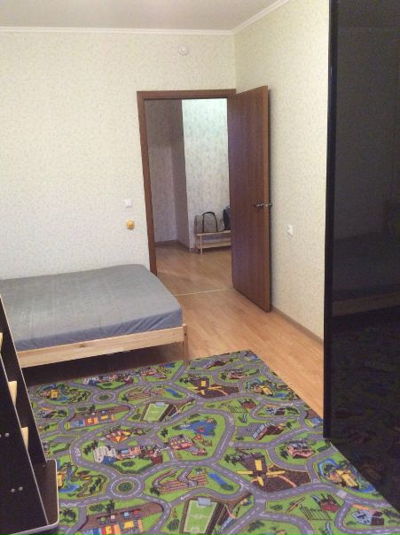 Добрый день. <br>Бутово-парк. Новое шоссе, 10. С 25 января освобождается комната 20м. В соседней комнате проживаю я со своей девушкой. Снимаем квартиру за 27000+ комуналка 6-7. По справедливости сдам комнату за 13500 и коммуналку на пополам. Минус один. Нужно оплатить депозит 13500 можно на 2 месяца. <br>Всё необходимое имеется. Кроме телевизора. Но это решаемо. Если до 10 января не найдется никто, то обьявление не актуально, буду сам сьезжать и искать комнату. Повторю, сдаю комнату, а не койко-место. Желательно молодой семейной паре, можно с ребенком от 6 лет. Пишите в лс. Могу не отследить.<br><br> Садовский - фото Фото: Добрый день. <br>Бутово-парк. Новое шоссе, 10. С 25 января освобождается комната 20м. В соседней комнате проживаю я со своей девушкой. Снимаем квартиру за 27000+ комуналка 6-7. По справедливости сдам комнату за 13500 и коммуналку на пополам. Минус один. Нужно оплатить депозит 13500 можно на 2 месяца. <br>Всё необходимое имеется. Кроме телевизора. Но это решаемо. Если до 10 января не найдется никто, то обьявление не актуально, буду сам сьезжать и искать комнату. Повторю, сдаю комнату, а не койко-место. Желательно молодой семейной паре, можно с ребенком от 6 лет. Пишите в лс. Могу не отследить.<br><br> Садовский