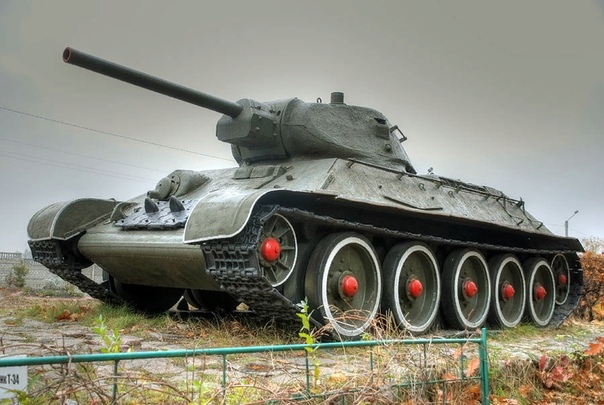 Т-34 - ЛЕГЕНДА ВЕЛИКОЙ ОТЕЧЕСТВЕННОЙ ВОЙНЫ. ИСТОРИЯ СОЗДАНИЯ ТАНКА Т-34. После того, как основой для будущего танка был выбран А-32, ему приказали увеличить броню до 45 мм. Но металл зря