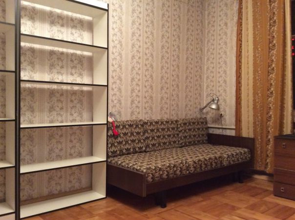 Фото: Сдаётся комната в двушке! М.Нахимовский проспект, 5 мин пешком. 16500+ку. Депозит 7500. Соседи - две молодые девушки. Комната 20 кв метров. Из мебели шкаф, диван, кровать. Чистая небольшая квартира.<br>Звоните 89037108282 или пишите в лс <br> Колосова