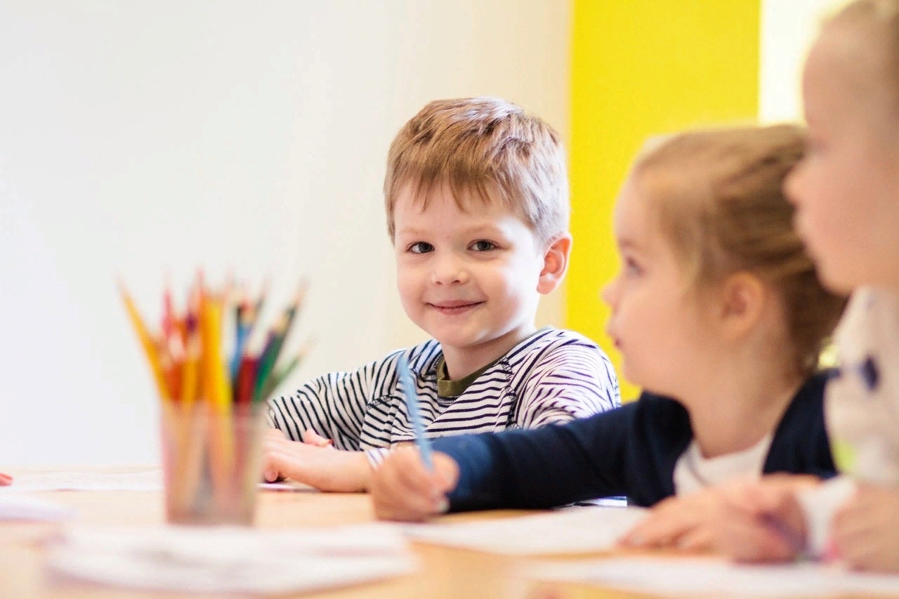 Билингвы школа. Дети билингвы картинки для детей. Занятия с детьми мигрантов. Билингвы школа. Школа иностранных языков.