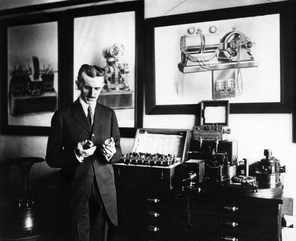 Как Никола Тесла предсказал наш мир В 1926 году журнал Colliers опубликовал беседу с изобретателем Николой Тесла. Содержание беседы по тем временам было шокирующим да и сейчас весьма