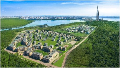 Приморский район: городской комфорт в двух шагах от моря <br>Выгодное расположение и быстро развивающаяся инфраструктура позволяют Приморскому району удерживать лидерство по объему предлагаемой недвижимости.<br><br>На сегодняшний день, по данным аналитиков, Приморский район занимает первое место в Петербурге по объемам предложения жилья – на него приходится 14,7% рынка. Что же привлекает девелоперов, а следом за ними и покупателей в этой территории <br>Прежде всего, Приморский район отличается выгодным расположением – на стыке города и курортной зоны. Близость Финского залива, большое количество парков – с одной стороны, а с другой стороны – развитая инфраструктура, крупные транспортные магистрали и новые станции метро. Эти особенности делают данный район привлекательным в первую очередь для семей с детьми и людей, ценящих свое время. При желании здесь можно жить, работать и отдыхать, вообще не покидая пределов района, в то же время, добраться практически до любой точки города не составляет труда. <br>В полной мере воплотить концепцию «городского комфорта в окружении природы» удалось создателям малоэтажного квартала «Лахта парк», который расположен на берегу Лахтинского разлива. Комплекс занимает территорию в 17 га и включает в себя 490 апартаментов, 30 отдельных коттеджей и 30 сити-вилл на трех хозяев. Здесь можно найти и небольшие студии, и просторные семейные апартаменты с открытыми террасами. «Лахта парк» полностью сдан в эксплуатацию, так что покупателям не придется ждать окончания строительства – можно сразу после покупки приступать к обустройству своего «гнездышка». <br> <br>На территории комплекса особое внимание уделено безопасности и комфорту: здесь работает собственная частная охранная организация, устроено видеонаблюдение, есть современные детские площадки и отдельная зона для выгула собак. Владельцы коттеджей и сити-вилл могут на собственной территории обустроить зону барбекю, детскую площадку или уголок отдыха. Малоэтажная застройка и панорамное остекление позволяют жителям «Лахта парка» наслаждаться прекрасными видами на Лахтинский разлив и Юнтоловский заказник. В то же время, им доступна вся развитая инфраструктура Приморского района – школы, магазины, медицинские учреждения и многое другое. <br>Кстати, со строительством «Лахта-центра» Приморский район получил новый толчок к развитию. Небоскреб со временем обещает стать главной точкой притяжения в этой локации: кроме офисов «Газпрома» здесь расположатся торговые зоны, спорткомплекс, научно-образовательный центр. Уже одобрен проект благоустройства прилегающих набережных. Поэтому и жители ближайших микрорайонов сильно выиграют от открытия многофункционального центра. - фото Фото: Приморский район: городской комфорт в двух шагах от моря <br>Выгодное расположение и быстро развивающаяся инфраструктура позволяют Приморскому району удерживать лидерство по объему предлагаемой недвижимости.<br><br>На сегодняшний день, по данным аналитиков, Приморский район занимает первое место в Петербурге по объемам предложения жилья – на него приходится 14,7% рынка. Что же привлекает девелоперов, а следом за ними и покупателей в этой территории <br>Прежде всего, Приморский район отличается выгодным расположением – на стыке города и курортной зоны. Близость Финского залива, большое количество парков – с одной стороны, а с другой стороны – развитая инфраструктура, крупные транспортные магистрали и новые станции метро. Эти особенности делают данный район привлекательным в первую очередь для семей с детьми и людей, ценящих свое время. При желании здесь можно жить, работать и отдыхать, вообще не покидая пределов района, в то же время, добраться практически до любой точки города не составляет труда. <br>В полной мере воплотить концепцию «городского комфорта в окружении природы» удалось создателям малоэтажного квартала «Лахта парк», который расположен на берегу Лахтинского разлива. Комплекс занимает территорию в 17 га и включает в себя 490 апартаментов, 30 отдельных коттеджей и 30 сити-вилл на трех хозяев. Здесь можно найти и небольшие студии, и просторные семейные апартаменты с открытыми террасами. «Лахта парк» полностью сдан в эксплуатацию, так что покупателям не придется ждать окончания строительства – можно сразу после покупки приступать к обустройству своего «гнездышка». <br> <br>На территории комплекса особое внимание уделено безопасности и комфорту: здесь работает собственная частная охранная организация, устроено видеонаблюдение, есть современные детские площадки и отдельная зона для выгула собак. Владельцы коттеджей и сити-вилл могут на собственной территории обустроить зону барбекю, детскую площадку или уголок отдыха. Малоэтажная застройка и панорамное остекление позволяют жителям «Лахта парка» наслаждаться прекрасными видами на Лахтинский разлив и Юнтоловский заказник. В то же время, им доступна вся развитая инфраструктура Приморского района – школы, магазины, медицинские учреждения и многое другое. <br>Кстати, со строительством «Лахта-центра» Приморский район получил новый толчок к развитию. Небоскреб со временем обещает стать главной точкой притяжения в этой локации: кроме офисов «Газпрома» здесь расположатся торговые зоны, спорткомплекс, научно-образовательный центр. Уже одобрен проект благоустройства прилегающих набережных. Поэтому и жители ближайших микрорайонов сильно выиграют от открытия многофункционального центра.