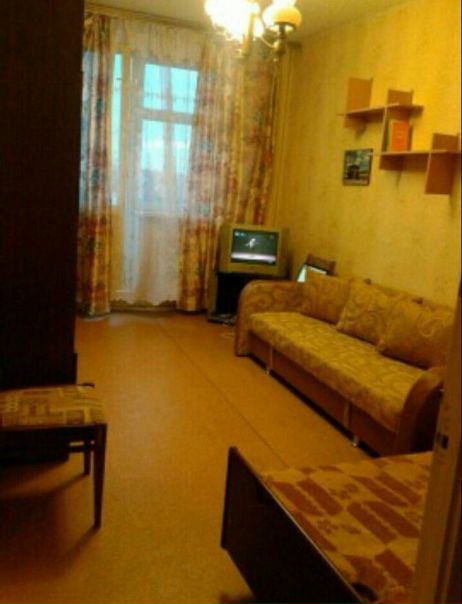 В поисках соседки: сдается комната на подселение 7.500 р/мес +800р комун.услуги<br><br>Сдадим часть комнаты порядочной РАБОТАЮЩЕЙ девушке 24-40 лет.Территория светлая и чистая,у каждой свое спальное место.<br>В двухкомнатной квартире проживает всего три человека,в другой комнате проживает девушка.<br>В квартире есть все необходимое:СВЧ печь,духовка,стиральная машинка,душ.<br>До метро Царицыно/Кантемировская 20 минут на транспорте,ходит часто.<br>Заселение с 15 апреля<br>При возникновении вопросов,пожалуйста,пишите в личные сообщения. - фото Фото: В поисках соседки: сдается комната на подселение 7.500 р/мес +800р комун.услуги<br><br>Сдадим часть комнаты порядочной РАБОТАЮЩЕЙ девушке 24-40 лет.Территория светлая и чистая,у каждой свое спальное место.<br>В двухкомнатной квартире проживает всего три человека,в другой комнате проживает девушка.<br>В квартире есть все необходимое:СВЧ печь,духовка,стиральная машинка,душ.<br>До метро Царицыно/Кантемировская 20 минут на транспорте,ходит часто.<br>Заселение с 15 апреля<br>При возникновении вопросов,пожалуйста,пишите в личные сообщения.