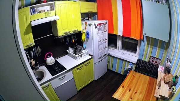 Проспект Вернадского! <br>срочно! <br><br>Привет. Я-собственник! <br>сдам уютную комнату одному хорошему человеку. <br>Чистая, небольшая, с мебелью, есть всё необходимое. Естественно изолированная. <br>Про квартиру: 12 минут пешком от м. Проспект Вернадского. Рядом два парка, МГИМО, МИРЭА. Трешка, первый этаж. окна во двор, очень тихо. Кухня и ванная современная, вся техника хорошая. <br>Про условия: Сдаётся одна комната. В соседях: мальчик и мы с девушкой. Есть котик. <br>Про требования: Ищем хорошего порядочного человека, с которым будет комфортно жить. Возраст до 35, желательно студентстудентка, гр. РФ. <br>Про оплату: 18 тысяч - всё включено. + небольшой залог. Обсуждаемо. Пишите, звоните. 8-903-737-20-35<br> Абрамович - фото Фото: Проспект Вернадского! <br>срочно! <br><br>Привет. Я-собственник! <br>сдам уютную комнату одному хорошему человеку. <br>Чистая, небольшая, с мебелью, есть всё необходимое. Естественно изолированная. <br>Про квартиру: 12 минут пешком от м. Проспект Вернадского. Рядом два парка, МГИМО, МИРЭА. Трешка, первый этаж. окна во двор, очень тихо. Кухня и ванная современная, вся техника хорошая. <br>Про условия: Сдаётся одна комната. В соседях: мальчик и мы с девушкой. Есть котик. <br>Про требования: Ищем хорошего порядочного человека, с которым будет комфортно жить. Возраст до 35, желательно студентстудентка, гр. РФ. <br>Про оплату: 18 тысяч - всё включено. + небольшой залог. Обсуждаемо. Пишите, звоните. 8-903-737-20-35<br> Абрамович
