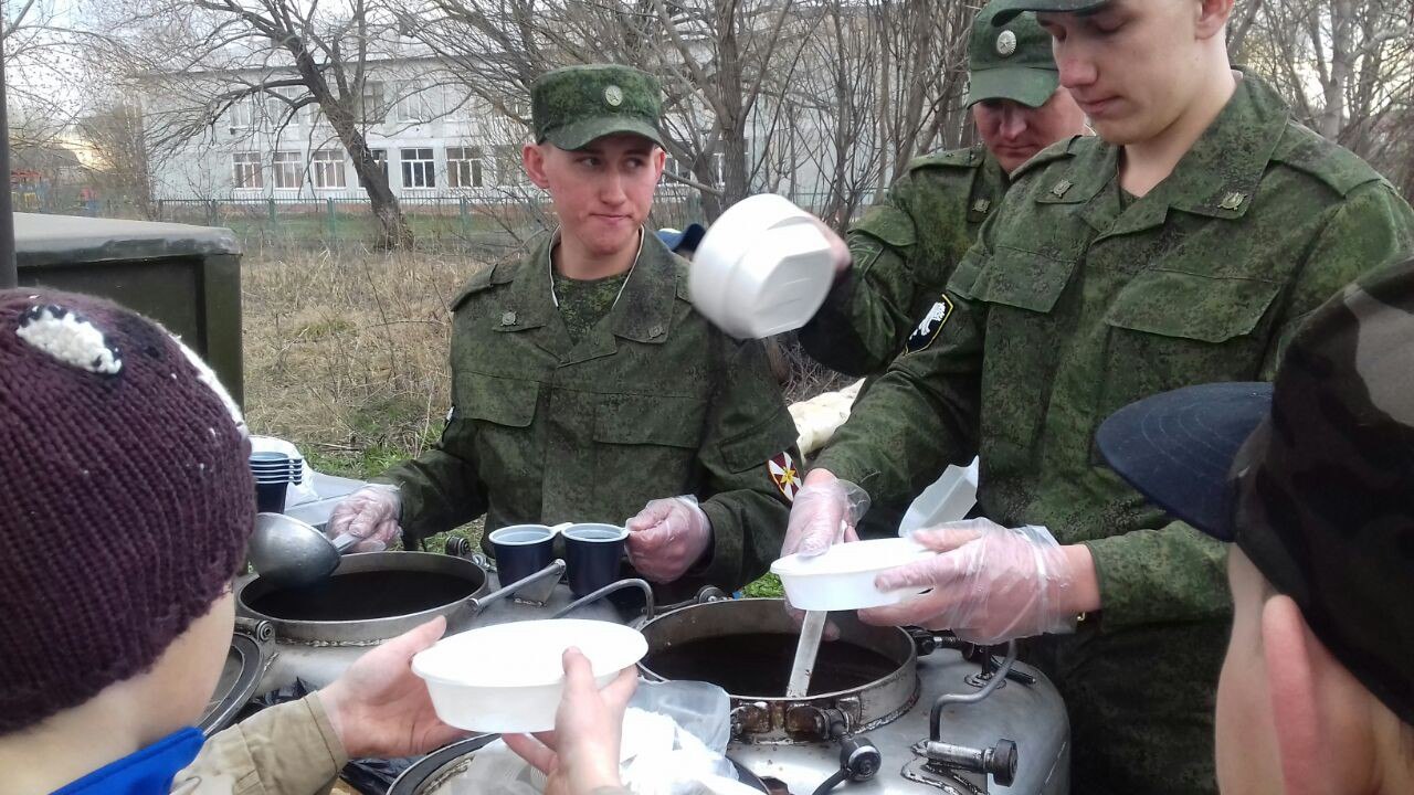 Депутат горсовета Дмитрий Сахань поздравил ветеранов с 9 Мая