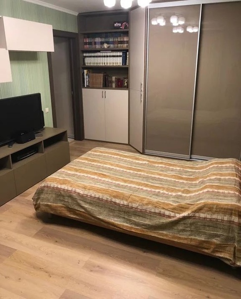 Москва,улица Удальцова 89к3, <br>м.Мичуринский проспект. <br>Цена:50000руб. <br>Адексей-89036747125 <br>Квартира после качественного ремонта, делали для себя, сдавать не планировали. Заменена вся электрика + сантехподводка и водоотведение. Сделана отличная шумоизоляция по технологии и использованием 100 % материалов немецкого производителя Wolf Bavaria PhoneStar спальной комнаты. В отделке использовались только качественные материалы: Кафель сан узлов – Италия Imola Ceramica Mozart; сантехника -Villeroy&Boch (унитаз, раковина и тумба), Jacob Delafon (чугунная ванна), все межкомнатные двери – Италия UNION INFINITY, огромный объем мест под хранение, встроенная мебель, застекленная лоджия.Сдается со всей мебелью и техникой. Тихие, интеллигентные соседи, чистый подъезд. Метро 3 минутах пешком. Престижный район. Развитая инфраструктура. Дом находиться между двух полностью реконструированных паров «50-летия октября» и «олимпийской деревни». Идеальное место для прогулок и занятий спортом.Для порядочных,платежеспособных граждан.Подробней по телефону.Убедительная просьба не беспокоить риелторов и агентов! - фото Фото: Москва,улица Удальцова 89к3, <br>м.Мичуринский проспект. <br>Цена:50000руб. <br>Адексей-89036747125 <br>Квартира после качественного ремонта, делали для себя, сдавать не планировали. Заменена вся электрика + сантехподводка и водоотведение. Сделана отличная шумоизоляция по технологии и использованием 100 % материалов немецкого производителя Wolf Bavaria PhoneStar спальной комнаты. В отделке использовались только качественные материалы: Кафель сан узлов – Италия Imola Ceramica Mozart; сантехника -Villeroy&Boch (унитаз, раковина и тумба), Jacob Delafon (чугунная ванна), все межкомнатные двери – Италия UNION INFINITY, огромный объем мест под хранение, встроенная мебель, застекленная лоджия.Сдается со всей мебелью и техникой. Тихие, интеллигентные соседи, чистый подъезд. Метро 3 минутах пешком. Престижный район. Развитая инфраструктура. Дом находиться между двух полностью реконструированных паров «50-летия октября» и «олимпийской деревни». Идеальное место для прогулок и занятий спортом.Для порядочных,платежеспособных граждан.Подробней по телефону.Убедительная просьба не беспокоить риелторов и агентов!