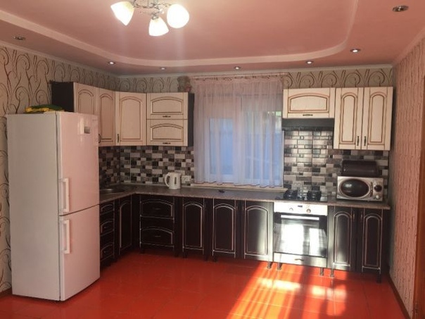 Продам уютный дом в г.Курахово по пр Запорожский. Дом с евроремонтом, заходи и живи. В доме остается встроенная кухня с быттехникой. <br>Санузел в доме, болер, твердотопливный котел, спутниковая антена, скважина. Есть хозпостройки во дворе. <br>Дом внешне утеплен и обшит, есть современные навесы. <br>Расположен вдоль трассы Донецк- Запорожье по пр.Запорожский, рядом продовольственные магазины, удобная транспортная развязка. Торг реальному покупателю. 32000$. Сергей 0506771271 - фото Фото: Продам уютный дом в г.Курахово по пр Запорожский. Дом с евроремонтом, заходи и живи. В доме остается встроенная кухня с быттехникой. <br>Санузел в доме, болер, твердотопливный котел, спутниковая антена, скважина. Есть хозпостройки во дворе. <br>Дом внешне утеплен и обшит, есть современные навесы. <br>Расположен вдоль трассы Донецк- Запорожье по пр.Запорожский, рядом продовольственные магазины, удобная транспортная развязка. Торг реальному покупателю. 32000$. Сергей 0506771271